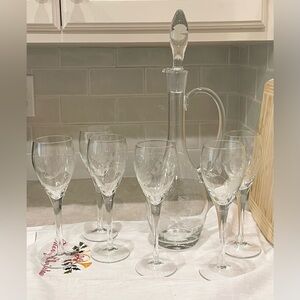 Wine - Elegant Flower-etched Glass Decanter Set with six (6) matching Glasses